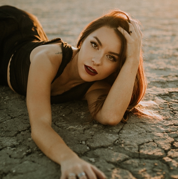 Meet your Posher, Elisa - Picture 1 of 1